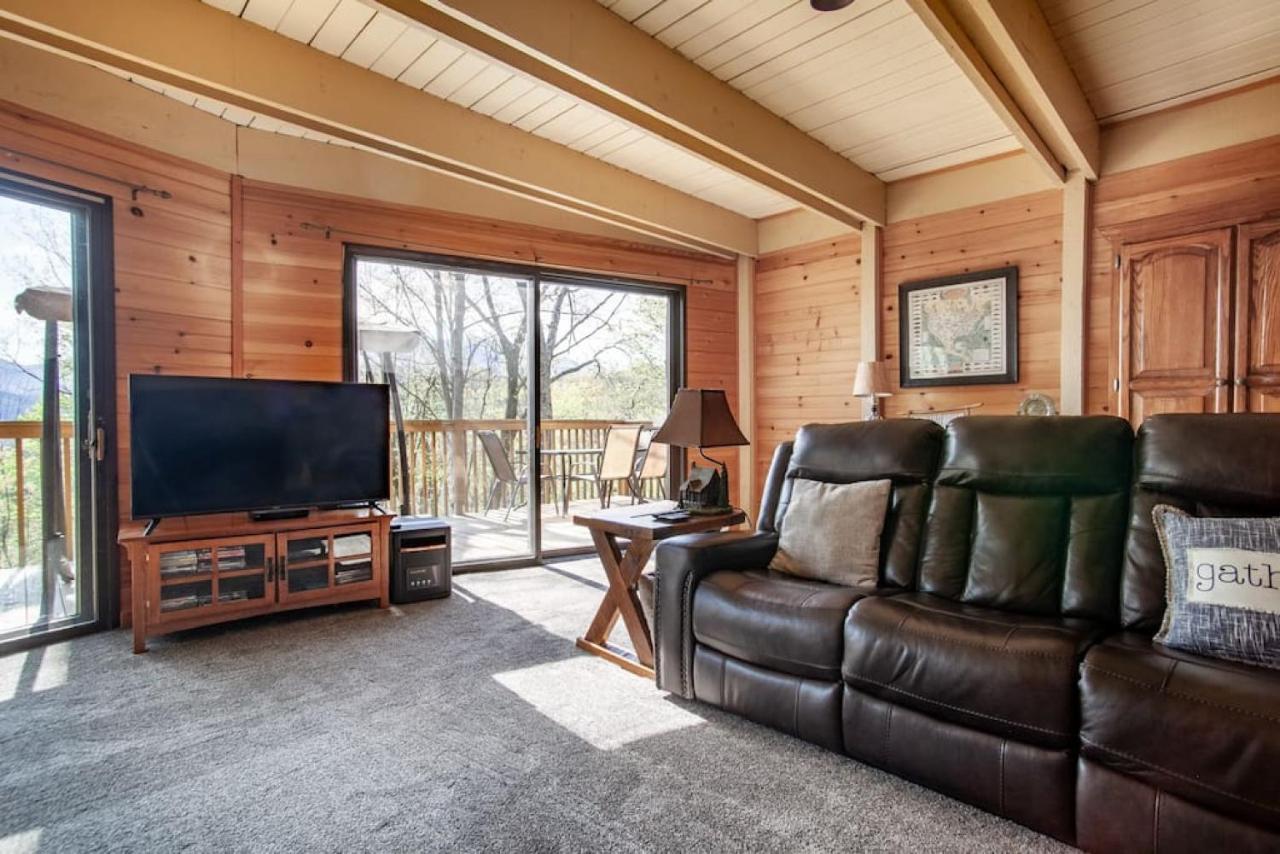 Bear View Chalet With Hot Tub And Near Ober Gatlinburg Zewnętrze zdjęcie